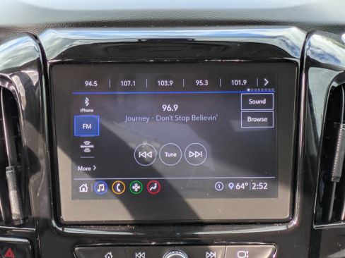 Used 2020 Chevrolet Traverse LT image 20