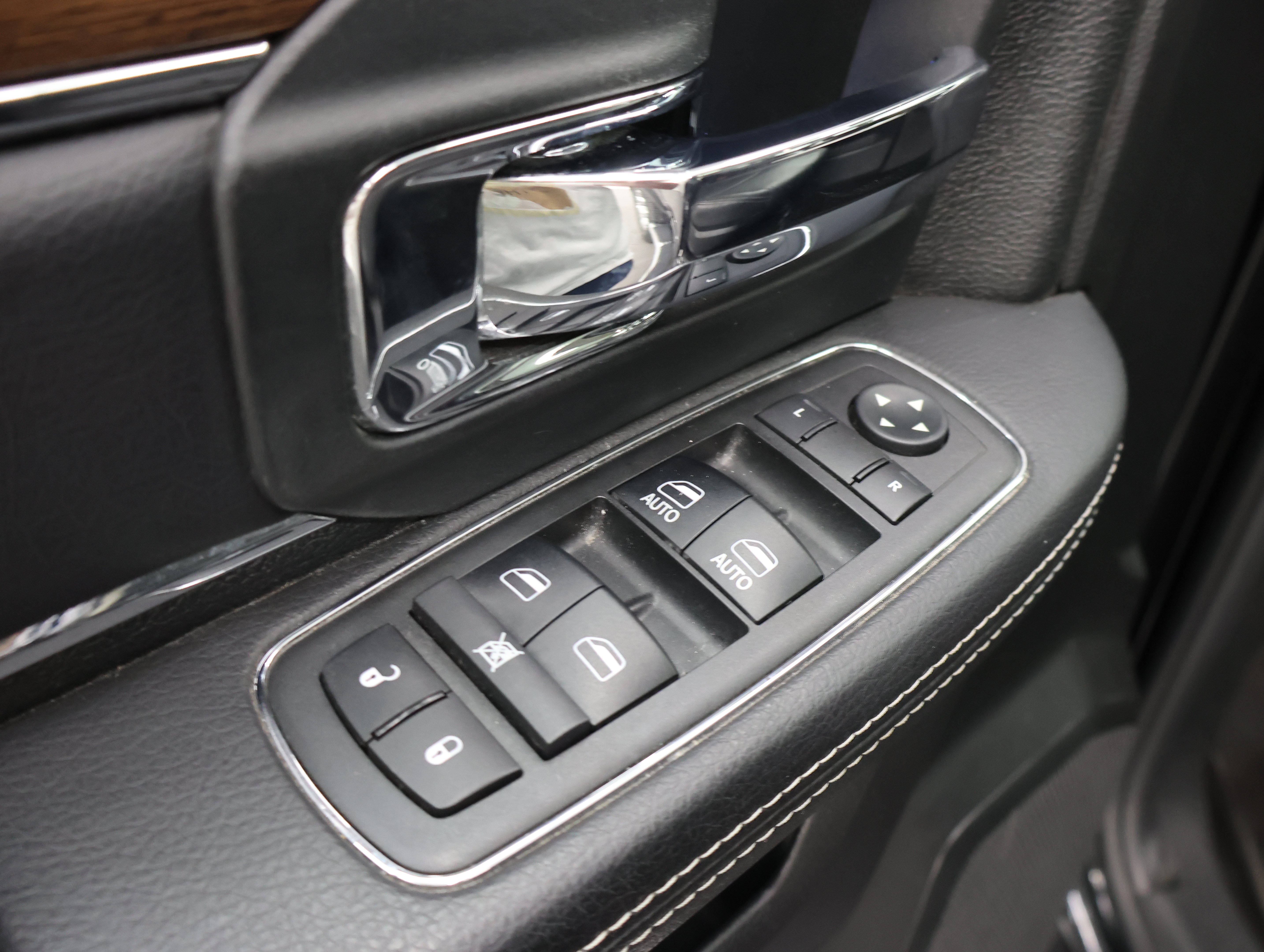 Used 2018 RAM 1500 Laramie w/ Convenience Group AWD/4WD image 42