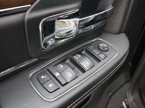 Used 2018 RAM 1500 Laramie w/ Convenience Group AWD/4WD image 42