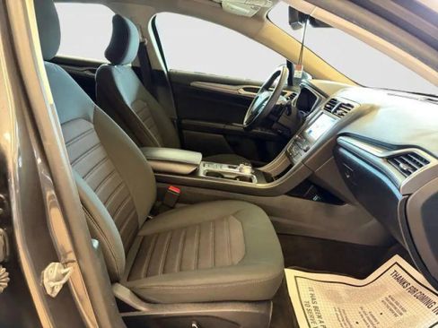 Used 2019 Ford Fusion SE FWD image 16