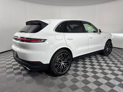 Certified 2026 Porsche Cayenne Coupe AWD/4WD image 7