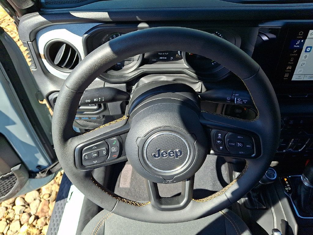 Used 2024 Jeep Wrangler Unlimited w/ Convenience Group AWD/4WD image 18