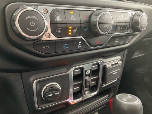 Used 2023 Jeep Wrangler Sahara w/ Cold Weather Group image 33