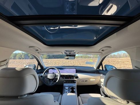 New 2026 Genesis GV70 2.5T Select image 3