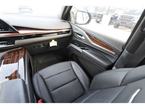 Certified 2024 Cadillac Escalade Luxury image 10