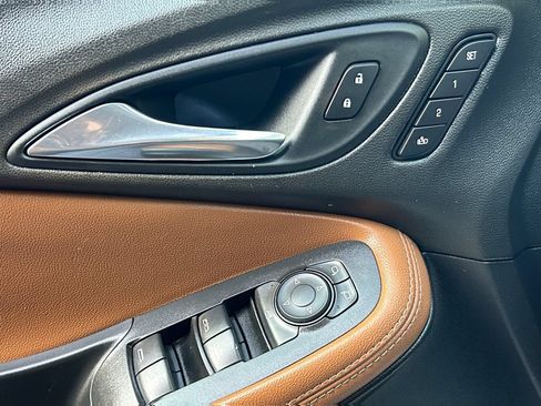 Used 2021 Buick Encore GX Essence w/ Advanced Technology Package FWD image 27