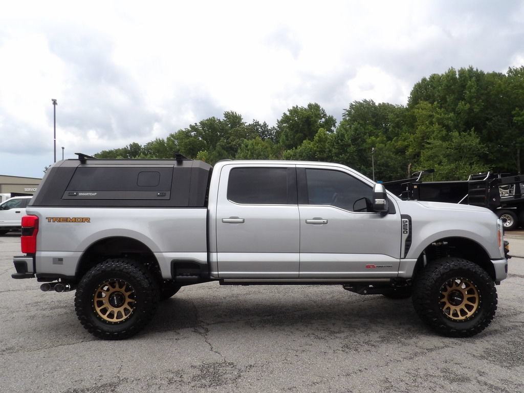 Used 2023 Ford F250 Platinum w/ Tremor Off-Road Package AWD/4WD image 9