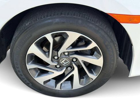 Used 2018 Honda Civic EX image 9