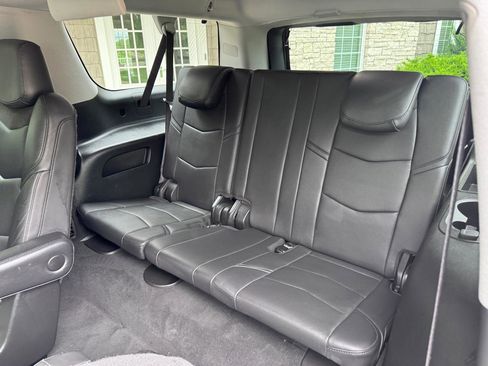 Used 2019 Cadillac Escalade ESV Luxury w/ Escalade Sport Edition AWD/4WD image 18
