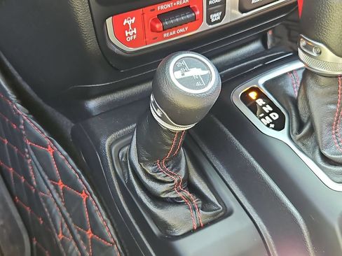 Used 2021 Jeep Wrangler Unlimited Rubicon AWD/4WD image 26