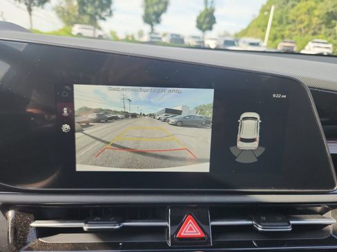 Certified 2025 Kia Niro EX Touring FWD image 22