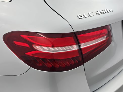 Used 2019 Mercedes-Benz GLC 350e 4MATIC image 33