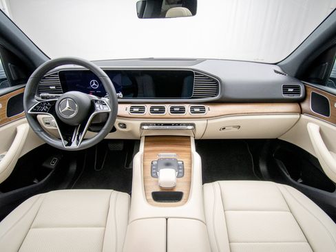 Used 2024 Mercedes-Benz GLE 350 4MATIC w/ Winter Package image 9
