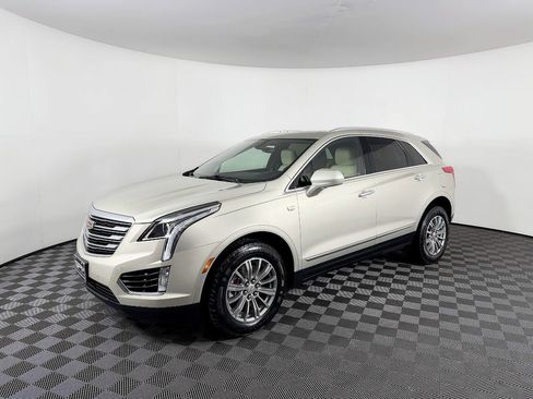 Used 2017 Cadillac XT5 Luxury image 2