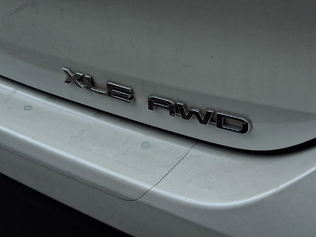 Used 2021 Toyota Highlander XLE AWD/4WD image 8