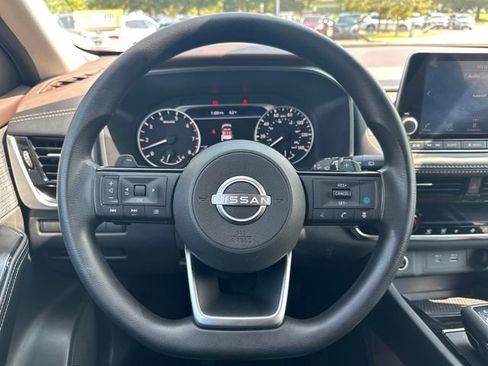 Used 2023 Nissan Rogue SV image 13