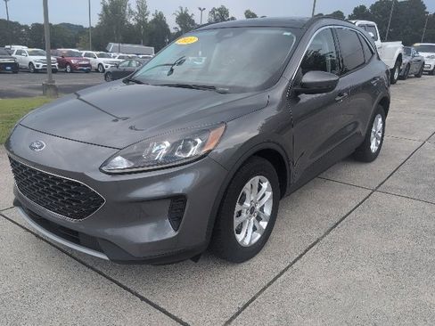 Used 2021 Ford Escape SE w/ Cold Weather Package image 3