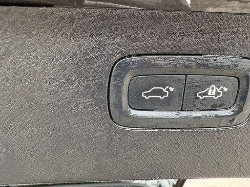 Used 2023 Volvo XC90 B6 Ultimate w/ Protection Package image 10