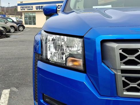 Used 2024 Nissan Frontier SV image 8