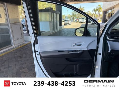 Used 2025 Toyota Sienna XLE image 13