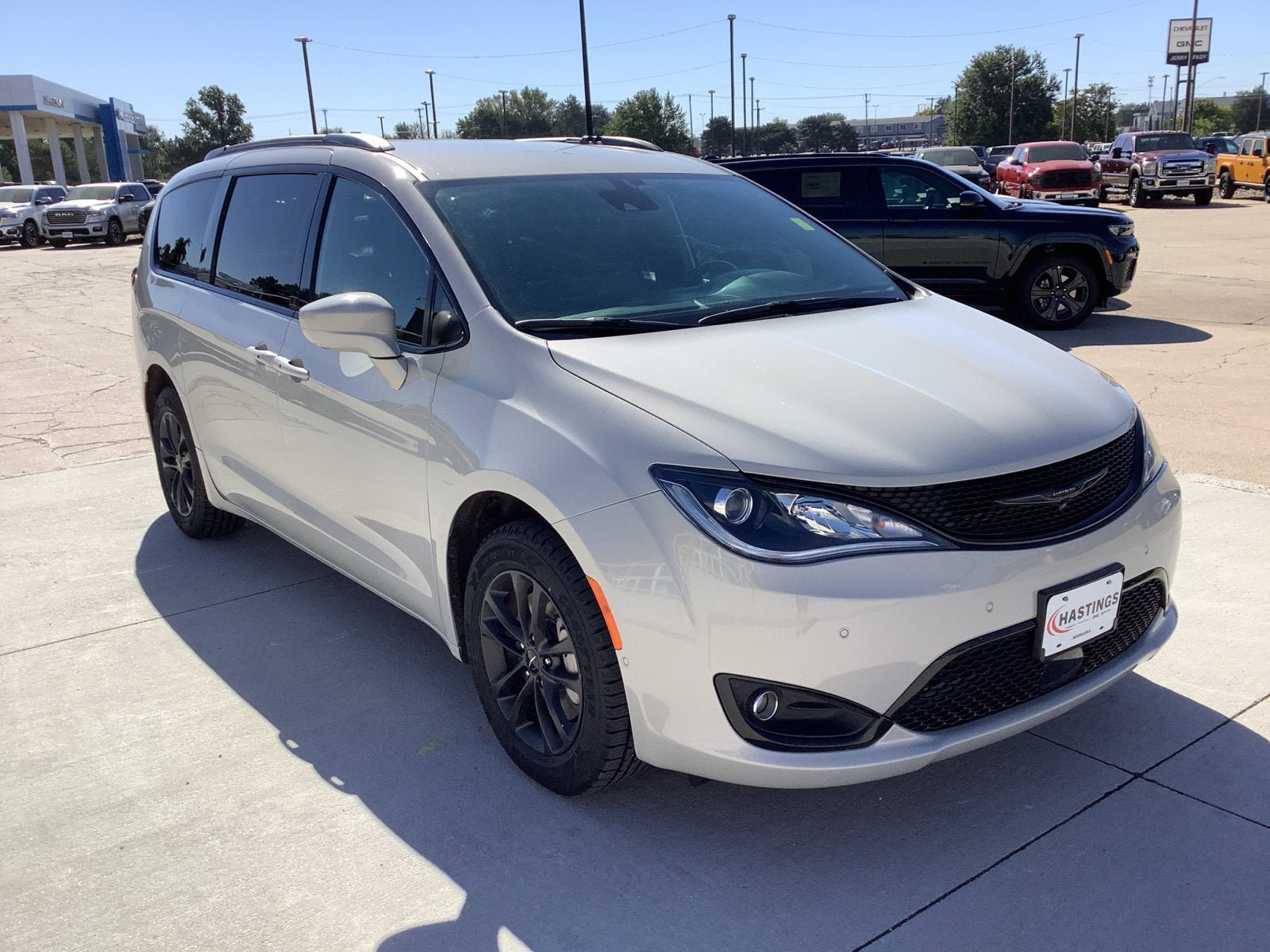 Used 2020 Chrysler Pacifica Touring-L w/ Advanced Safetytec Group AWD/4WD image 7
