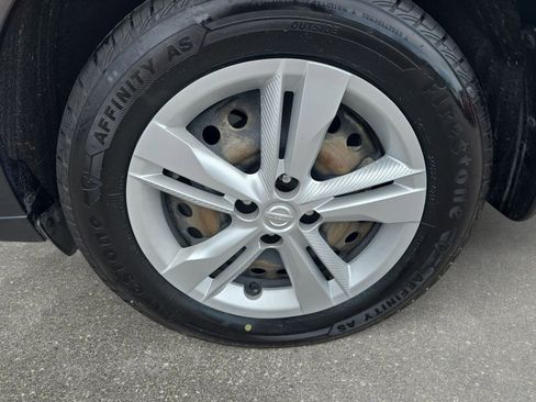 Used 2018 Nissan Kicks S FWD image 29