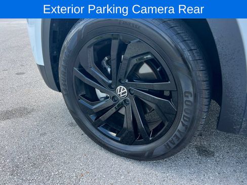Certified 2023 Volkswagen Atlas SE w/ Black Wheel Package FWD image 11