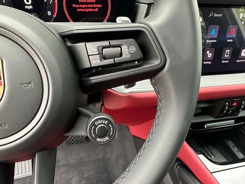 Used 2026 Porsche Cayenne E-Hybrid Coupe image 17