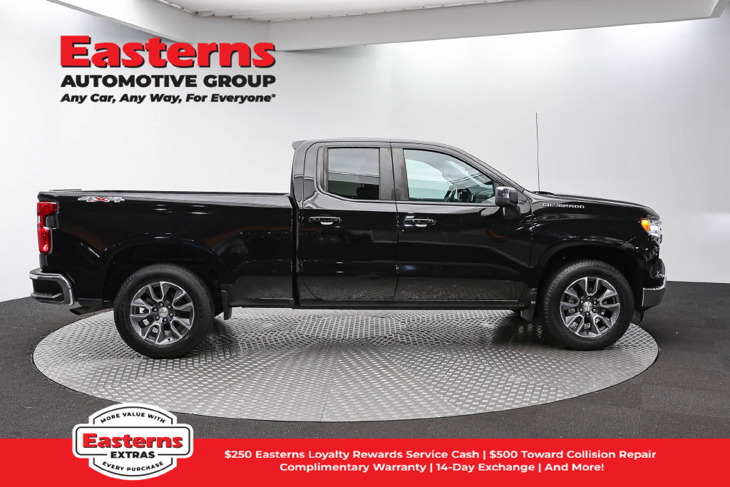 Used 2023 Chevrolet Silverado 1500 LT w/ Convenience Package II AWD/4WD image 5
