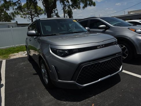 Certified 2023 Kia Soul S FWD image 3