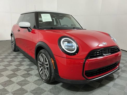 Certified 2025 MINI Cooper 2-Door Hardtop image 4