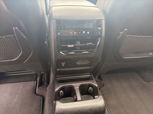 Used 2022 Jeep Grand Cherokee L Overland w/ Luxury Tech Group IV AWD/4WD image 19