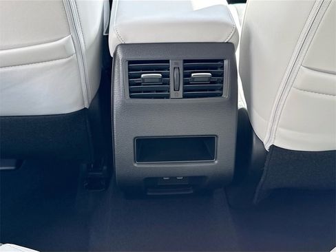 New 2025 Mitsubishi Outlander SE image 27