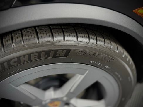 New 2025 Porsche Macan 4 Electric image 17