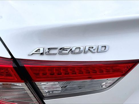 Used 2018 Honda Accord Touring image 31