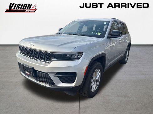 Used 2025 Jeep Grand Cherokee Laredo X w/ Luxury Tech Group I AWD/4WD image 1