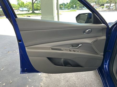 Used 2024 Hyundai Elantra SEL w/ Convenience Package FWD image 11
