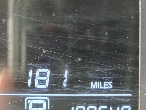 Used 2015 Nissan Sentra SR w/ SR Premium Package image 25