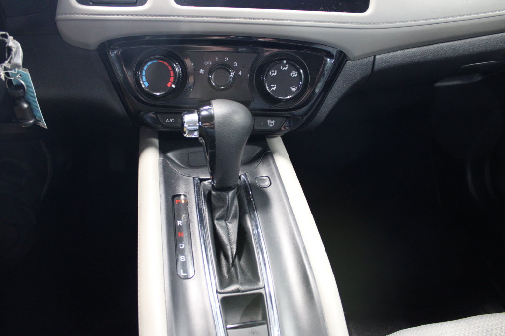 Used 2022 Honda HR-V LX image 15