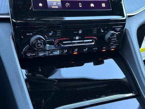New 2025 Jeep Grand Cherokee Altitude RWD image 20