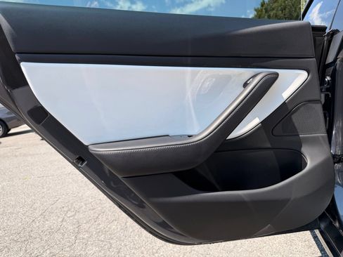 Used 2018 Tesla Model 3 AWD/4WD image 18