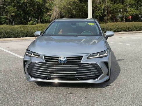 Used 2022 Toyota Avalon Limited image 3