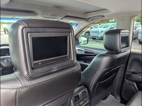 Used 2014 Nissan Pathfinder Platinum w/ Platinum Premium Package FWD image 14