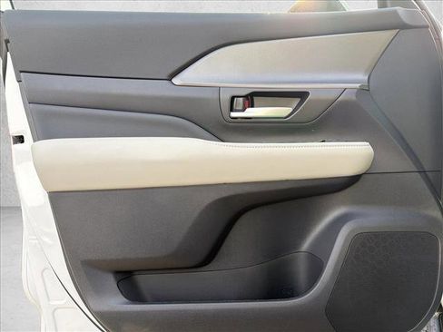 New 2026 Toyota Grand Highlander XLE image 10