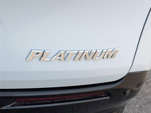 Used 2025 Toyota Sienna Platinum image 9