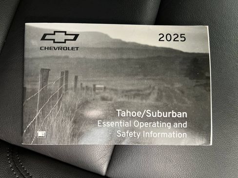 Used 2025 Chevrolet Suburban Z71 AWD/4WD image 34