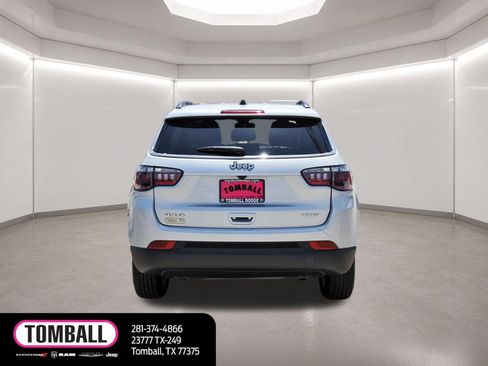 Used 2024 Jeep Compass Latitude AWD/4WD image 6