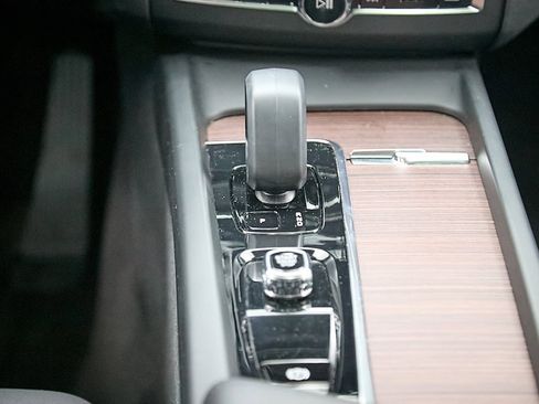 Certified 2023 Volvo XC60 B5 Plus w/ Protection Package Premier image 31