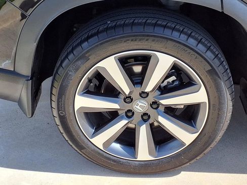Certified 2025 Honda Pilot Touring image 9