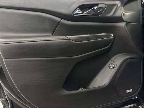 Used 2018 GMC Acadia SLT image 26